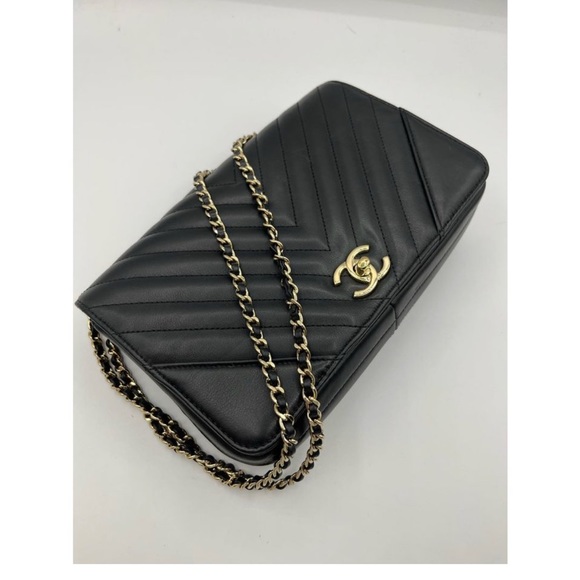 Authentic Chanel medium flapbag - like new with all accessories! - Picture 13 of 13